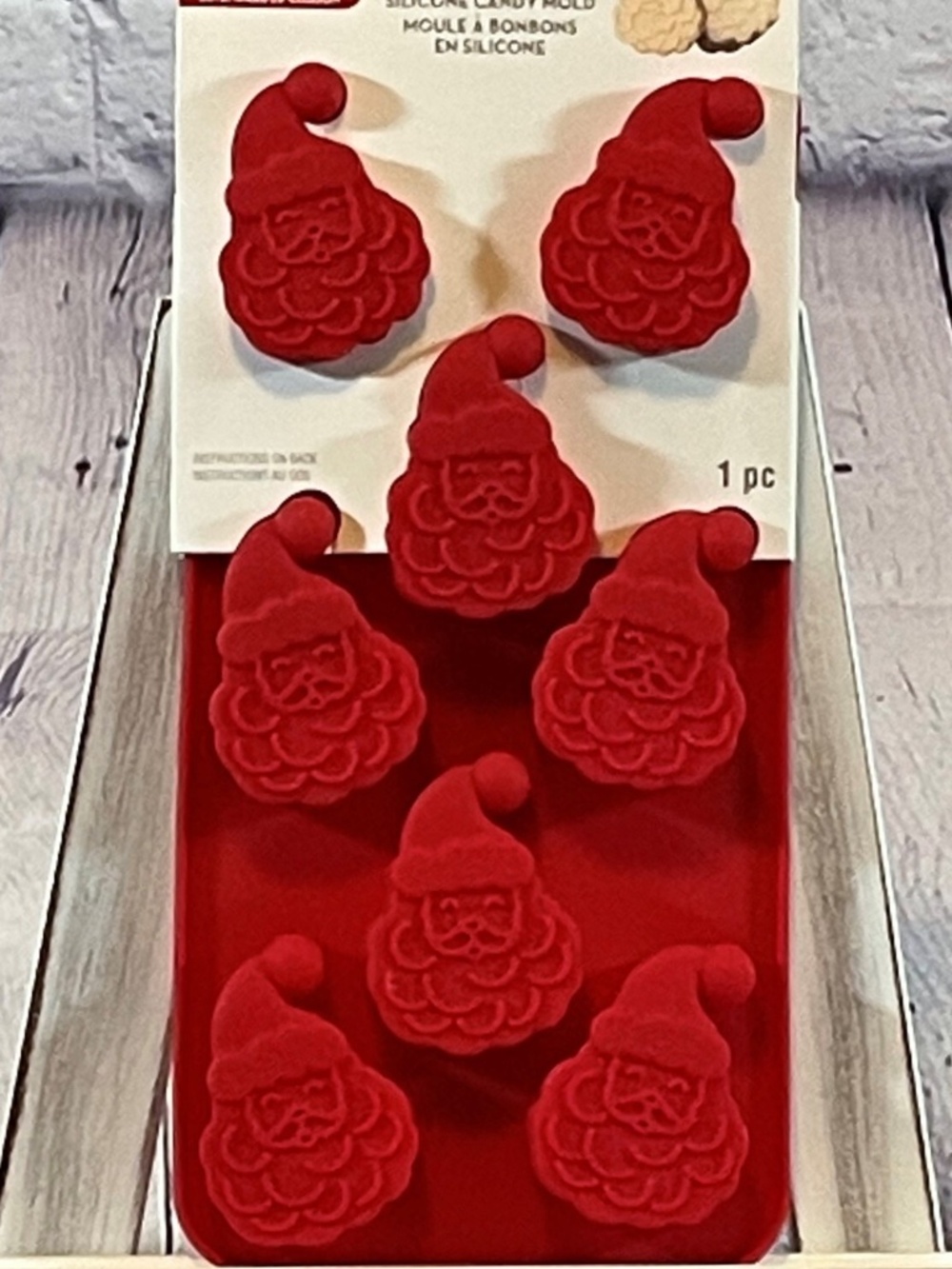 Holiday Silicone Shaped Candy Mold Chocolate Treat Butter Santa Claus Heads NEW